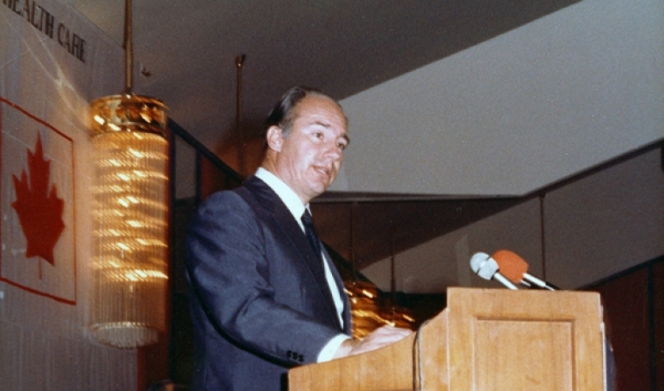 His Highness the Aga Khan delivering a speech at the opening session of the conference "The role of hospitals in primary health 